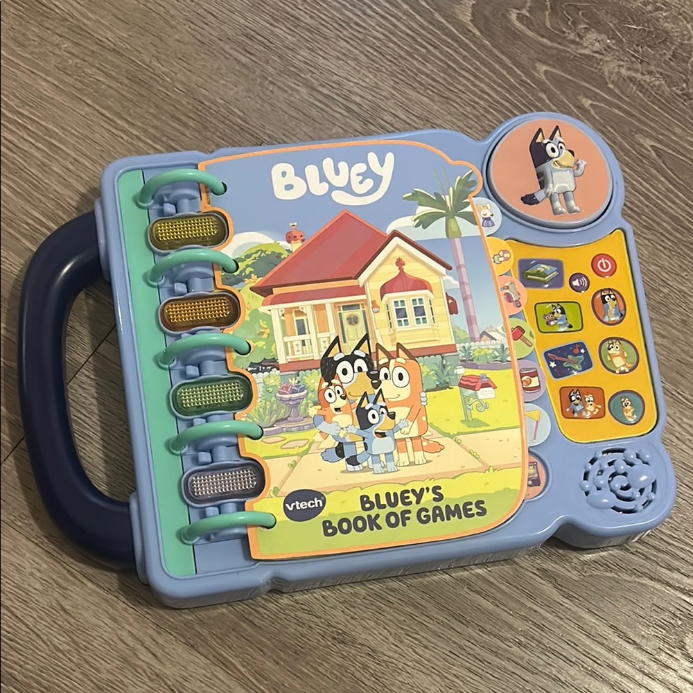 BLUEY - Interactive Book of Games.